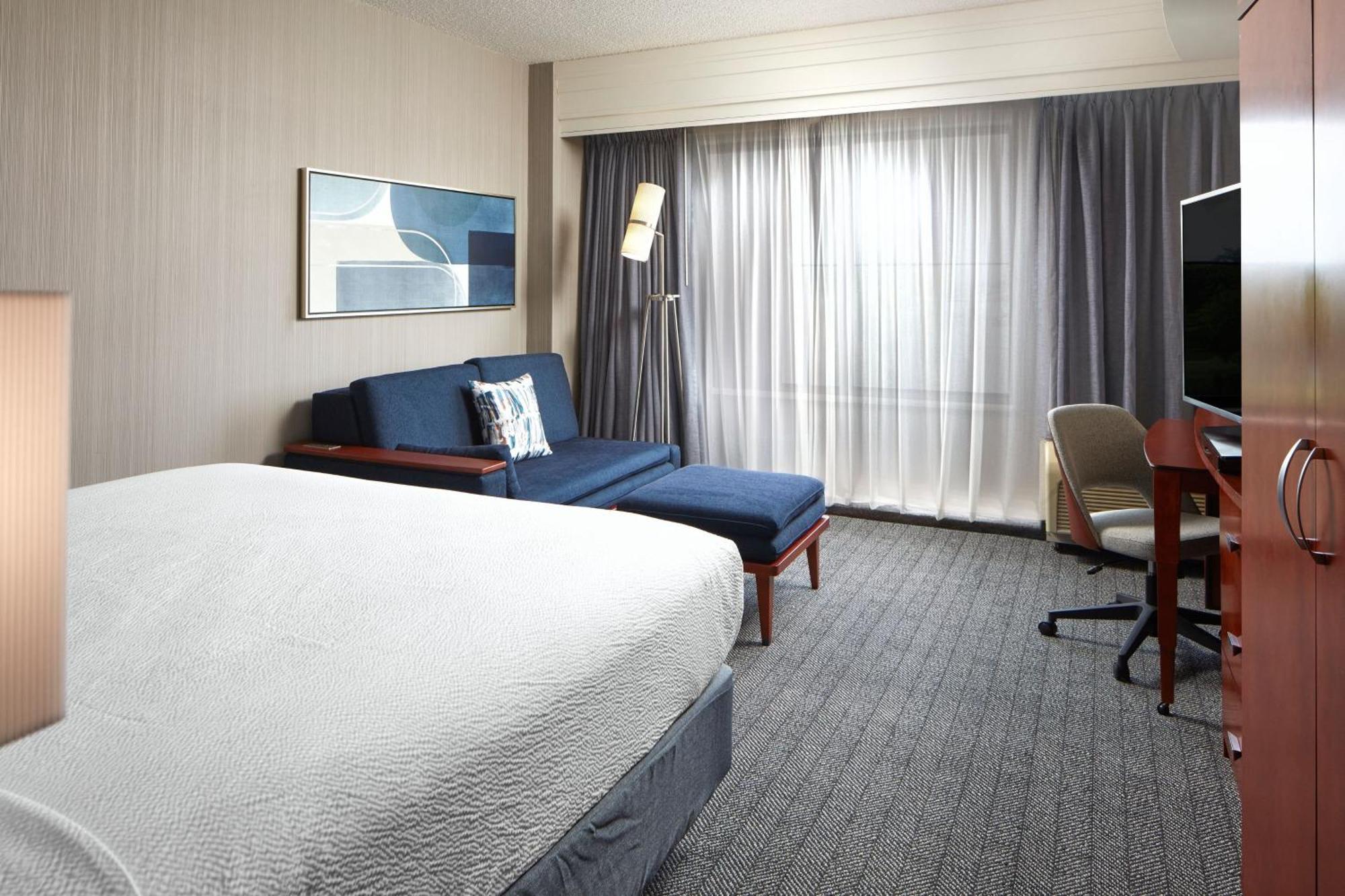Courtyard By Marriott Winchester Medical Center Exterior photo